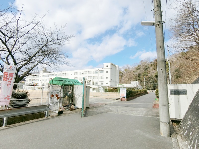 【安岡寺町】 高槻市立北清水小学校