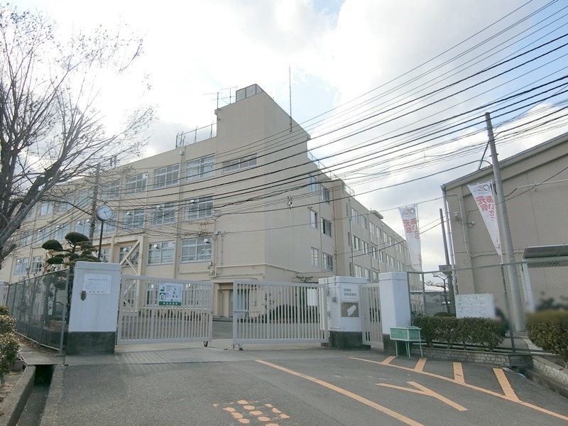 【安岡寺町】 高槻市立第九中学校